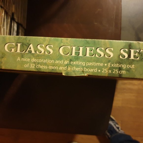 Vintage Glass Chess Set 32 Pieces Frosted and Clear w Glass Board and Box - Picture 5 of 5
